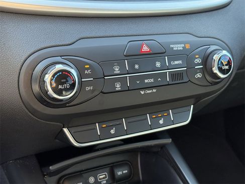 Used 2017 Kia Sorento LX w/ LX Convenience Package image 24