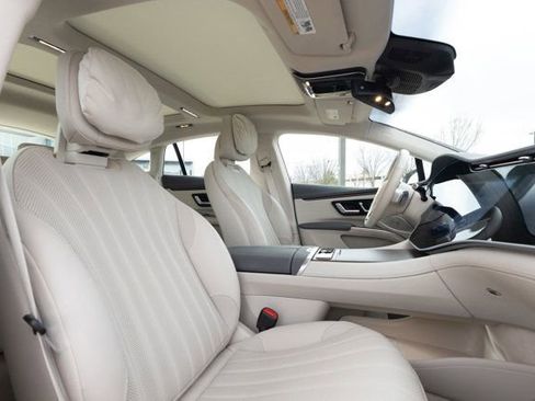 Certified 2022 Mercedes-Benz EQS 580 4MATIC Sedan image 16