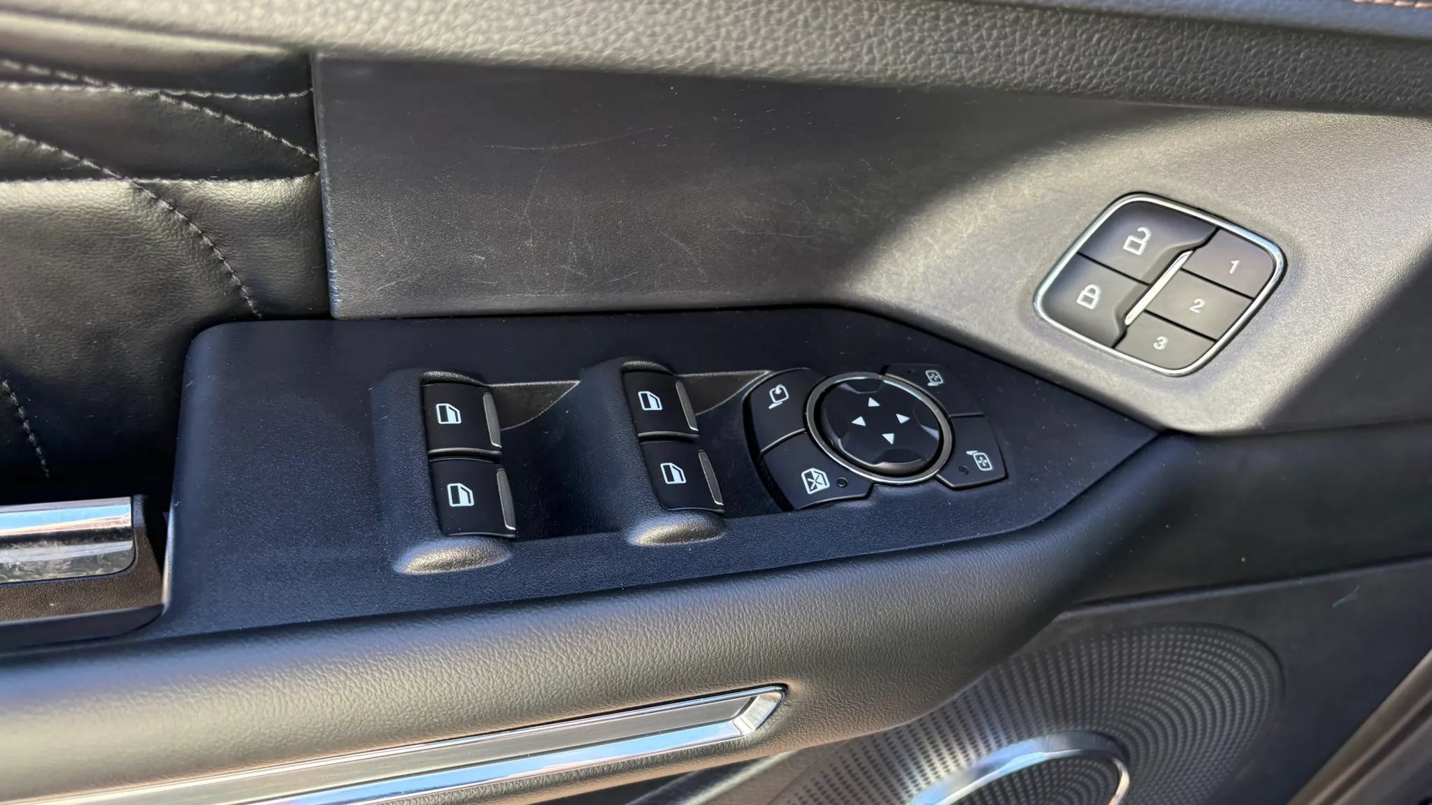 Used 2018 Ford Expedition Platinum AWD/4WD image 16