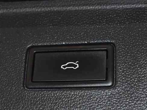 Used 2021 Volkswagen Atlas SE image 36