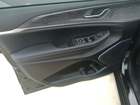 New 2024 Jeep Grand Cherokee Limited 4xe image 11