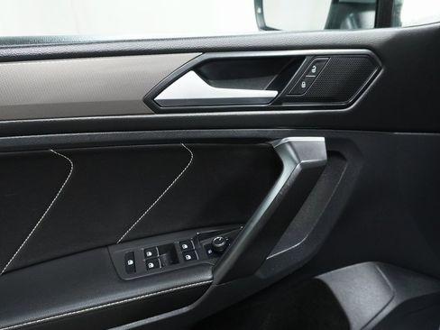 Used 2023 Volkswagen Tiguan SE image 18