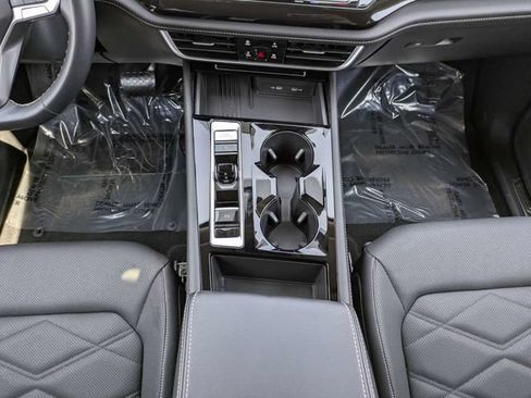Certified 2025 Volkswagen Atlas SE FWD image 20