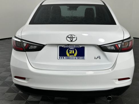 Used 2017 Toyota Yaris iA image 11