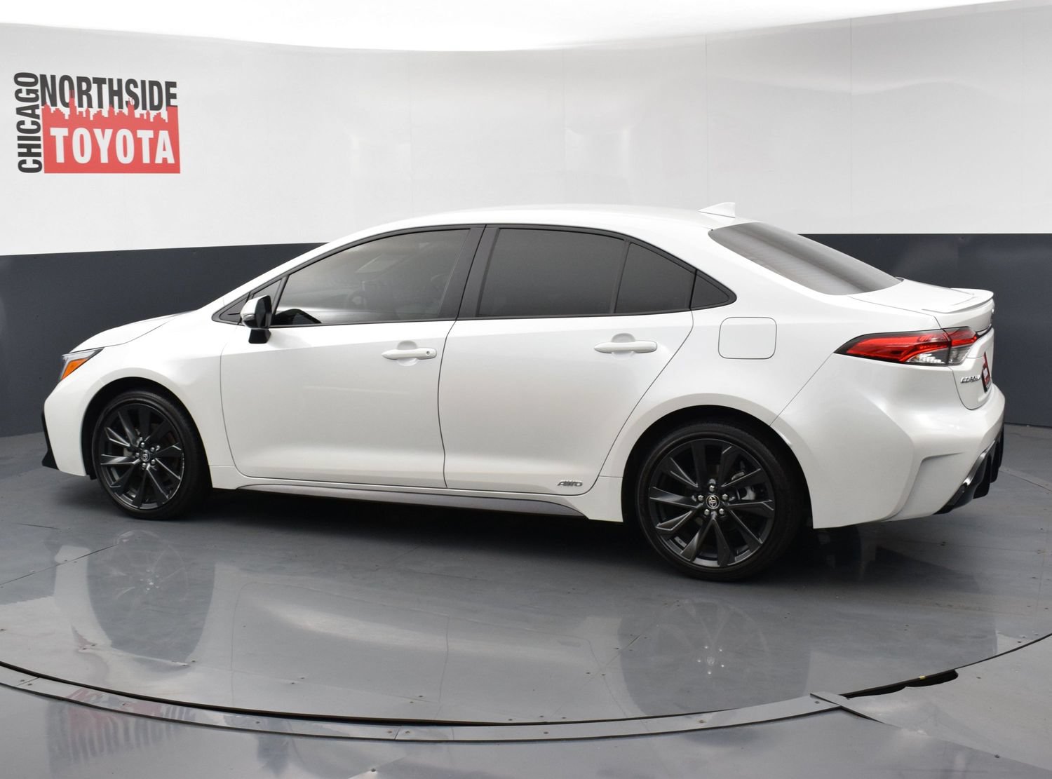 Used 2026 Toyota Corolla SE w/ SE Premium Package AWD/4WD image 2
