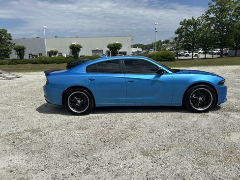 Used 2023 Dodge Charger SXT w/ Cold Weather Package RWD image 4