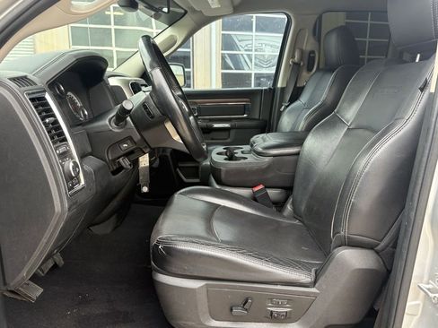 Used 2017 RAM 1500 Laramie RWD image 12
