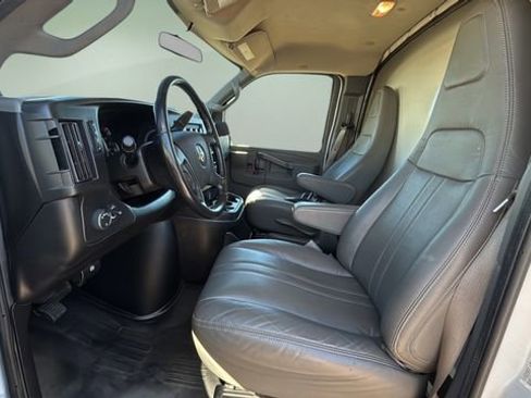 Used 2020 Chevrolet Express 3500 Work Van w/ Power Convenience Package image 18