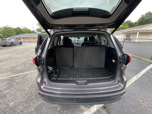 Used 2019 Toyota Highlander XLE AWD/4WD image 19