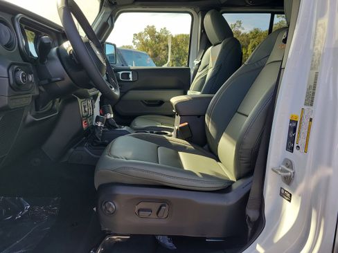 New 2026 Jeep Gladiator Mojave image 13