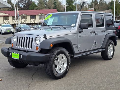 Used 2013 Jeep Wrangler Unlimited Sport image 3