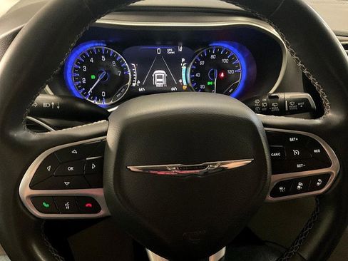 Used 2022 Chrysler Pacifica Touring-L image 23