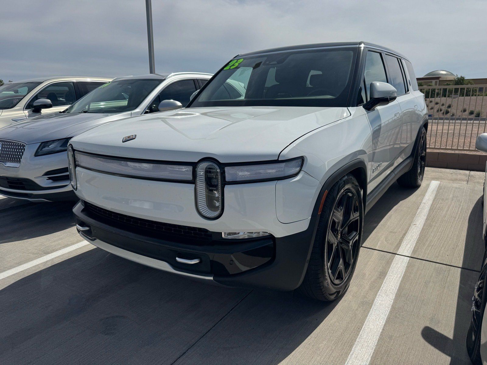 Used 2023 Rivian R1S Adventure Dual AWD/4WD image 2