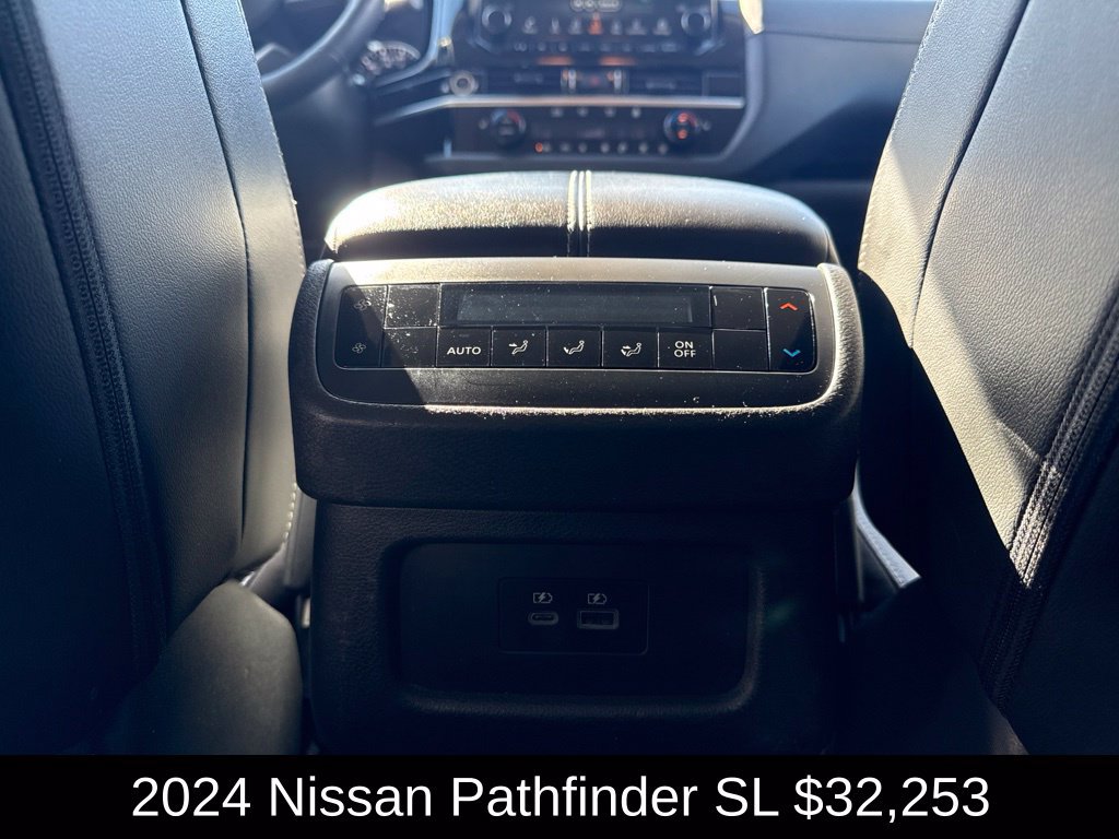 Used 2024 Nissan Pathfinder SL AWD/4WD image 16