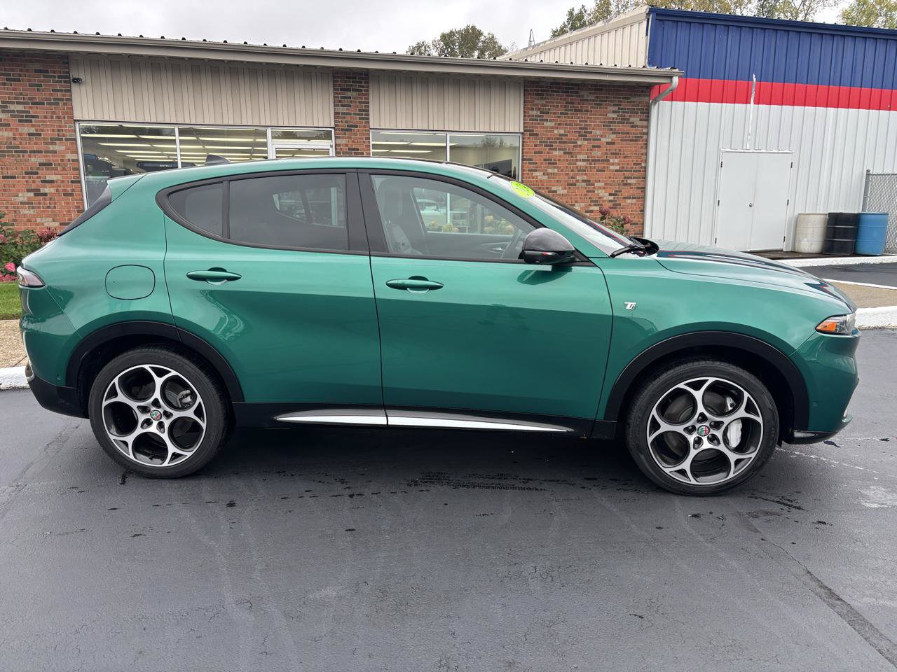 Used 2024 Alfa Romeo Tonale Ti AWD/4WD image 2