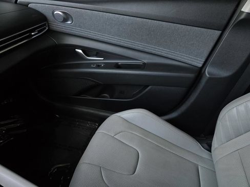 Used 2023 Hyundai Elantra Limited FWD image 29