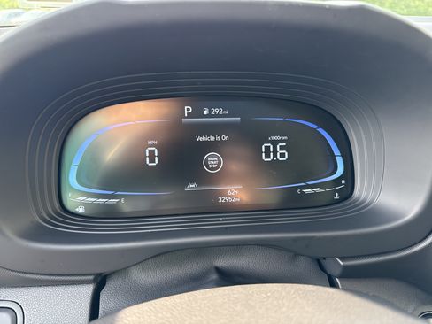 Used 2025 Hyundai Venue SEL FWD image 9