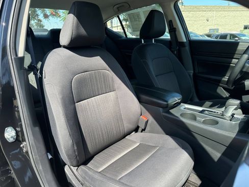 Used 2025 Nissan Altima 2.5 SV FWD image 31
