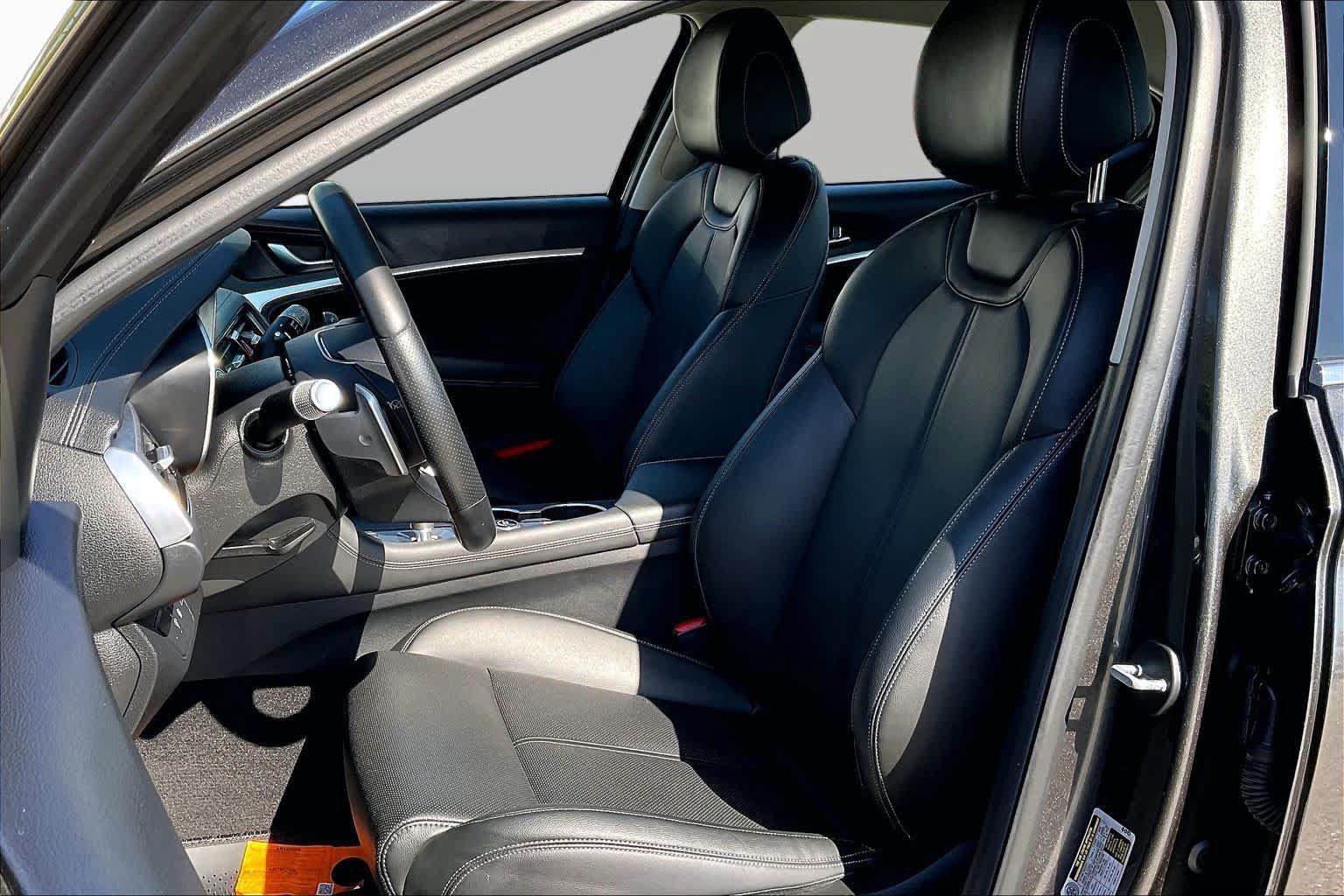 Used 2025 Genesis G70 2.5T RWD image 8