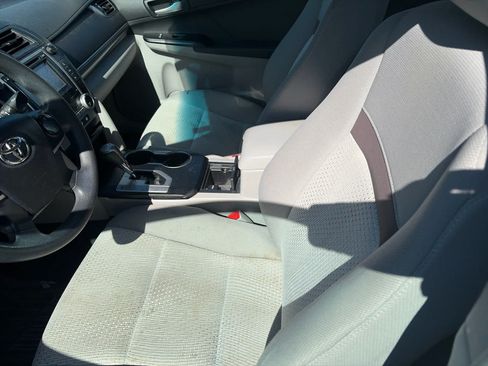 Used 2012 Toyota Camry LE FWD image 6