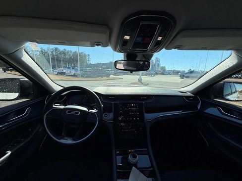 Used 2021 Jeep Grand Cherokee L Laredo w/ Luxury Tech Group I image 12