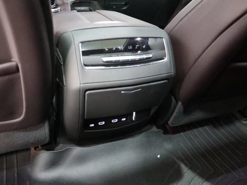 Used 2024 Cadillac Escalade Premium Luxury Platinum AWD/4WD image 34