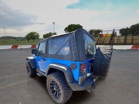 Used 2016 Jeep Wrangler Rubicon w/ Connectivity Group AWD/4WD image 4