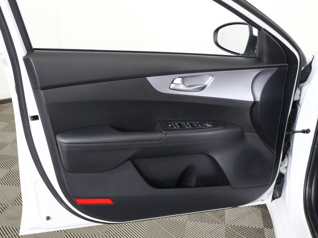 Used 2023 Kia Forte LXS w/ LXS Technology Package FWD image 21