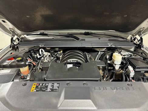 Used 2019 Chevrolet Suburban LT RWD image 30