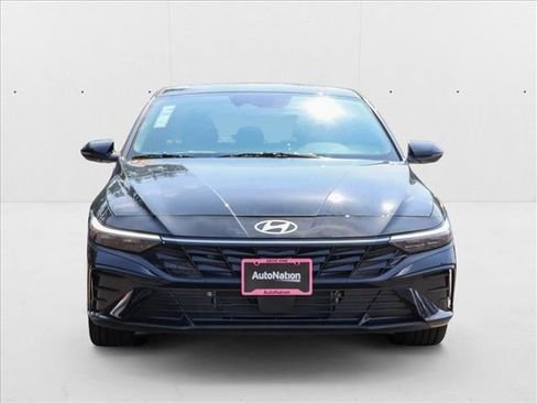New 2025 Hyundai Elantra Limited image 2