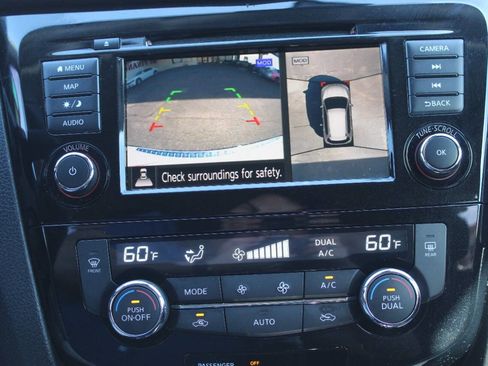 Used 2020 Nissan Rogue SV w/ Premium Package image 23