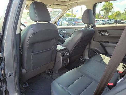 Used 2022 Nissan Rogue SV w/ SV Premium Package FWD image 11