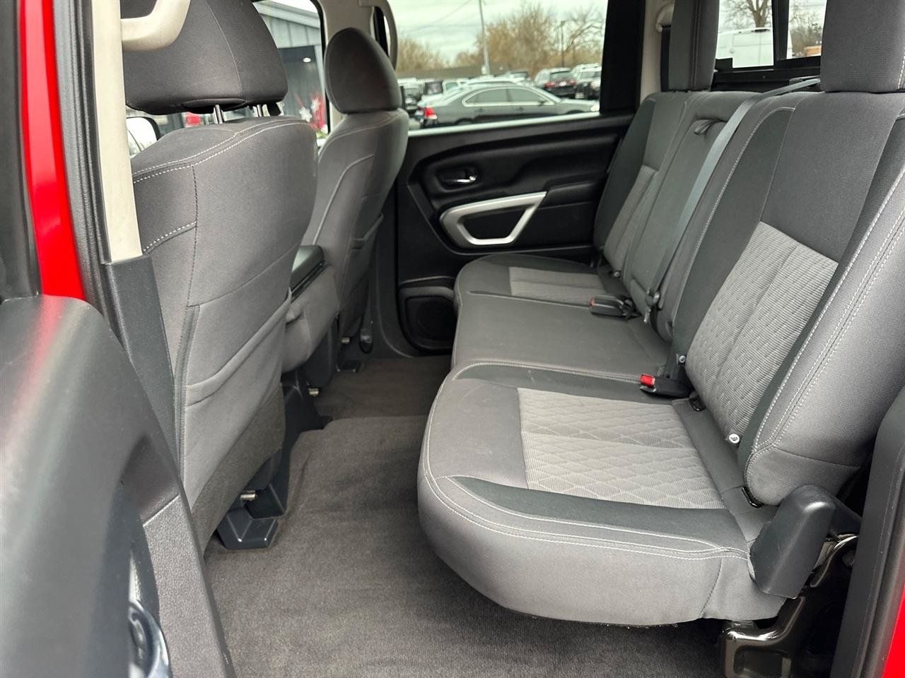 Used 2021 Nissan Titan SV RWD image 17