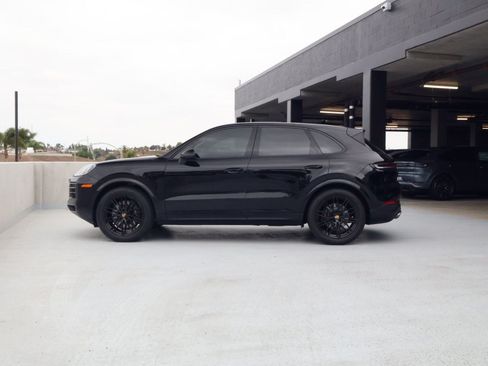 Certified 2024 Porsche Cayenne AWD/4WD image 2