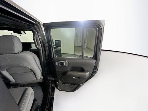 Used 2024 Jeep Wrangler Unlimited Sahara AWD/4WD image 28
