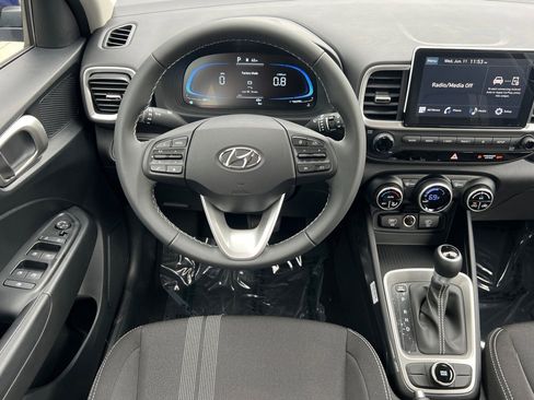 New 2025 Hyundai Venue SEL image 16