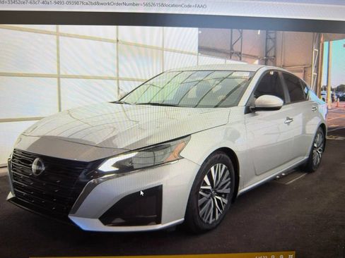 Used 2023 Nissan Altima 2.5 SV FWD image 1