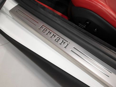 Used 2019 Ferrari Portofino image 40