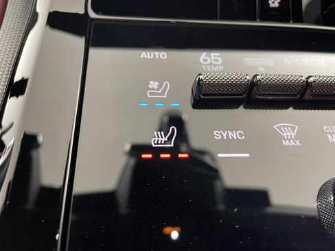 Used 2025 Porsche Panamera image 23