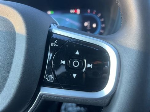 Certified 2025 Volvo XC60 B5 Plus image 32