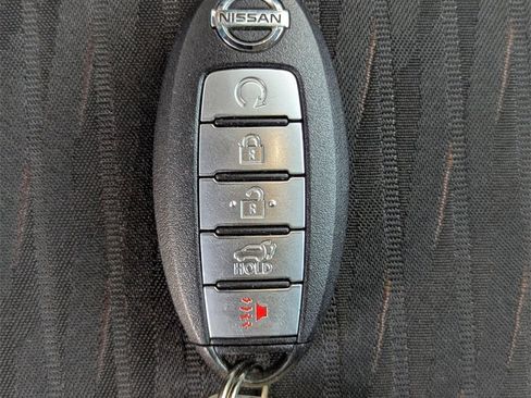 Used 2018 Nissan Rogue SV image 32