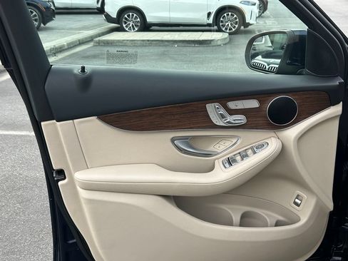 Used 2022 Mercedes-Benz GLC 300 4MATIC image 11