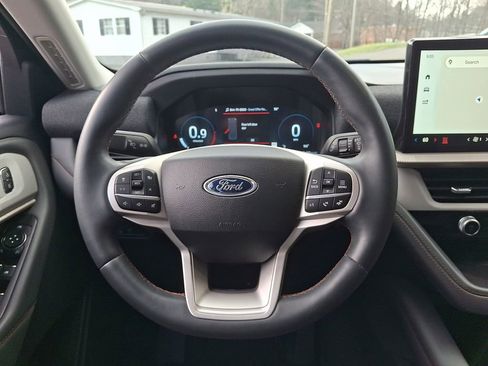 Used 2025 Ford Explorer Active w/ Active Comfort Package AWD/4WD image 19