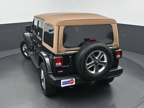 Used 2022 Jeep Wrangler Unlimited Sahara w/ Cold Weather Group AWD/4WD image 31