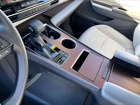 Used 2024 Toyota Sienna LE image 21