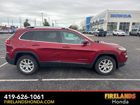 Used 2014 Jeep Cherokee Latitude AWD/4WD image 8
