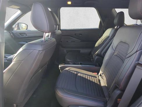 Used 2025 Nissan Pathfinder Rock Creek image 16