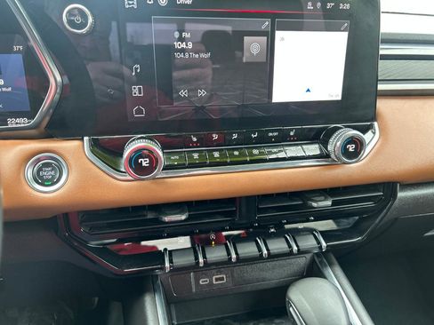 Used 2024 GMC Canyon AT4 image 8