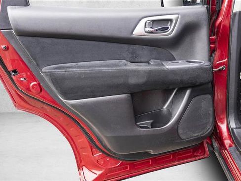 Used 2015 Nissan Pathfinder S image 21