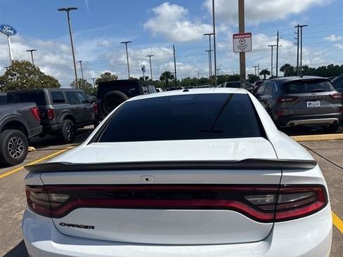 Used 2022 Dodge Charger SXT w/ Blacktop Package RWD image 9